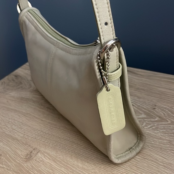 Vintage Coach Pistachio Green Small Leather Crossbody 4104 - Picture 3 of 12